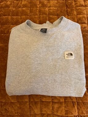 💥3/$20 The North Face Men's Light Gray Crewneck Pullover